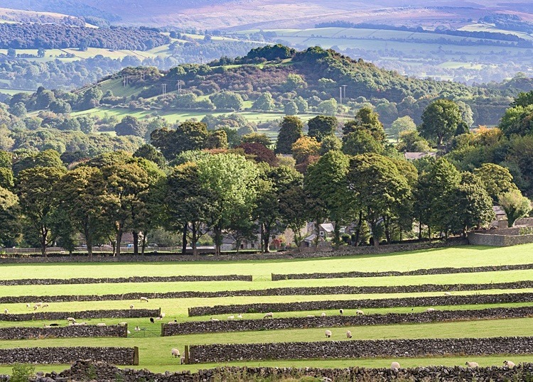 Castleton from Winnatt's Pass (3) - Peak District