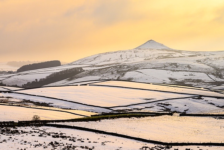 Shutlingsloe from the Cat and Fiddle (2) - Shutlingsloe