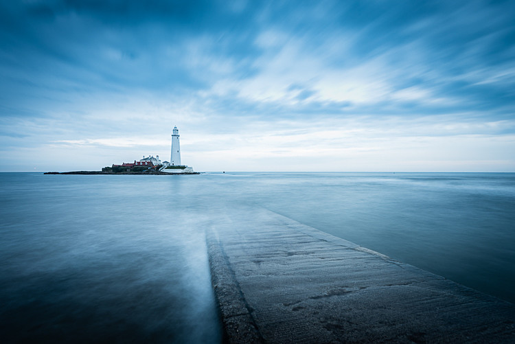 St Mary's Lighthouse from the jetty (6) - Whitley Bay