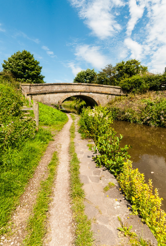 Bridge 5 on the Macclesfield Canal by photographer Mark Helliwell