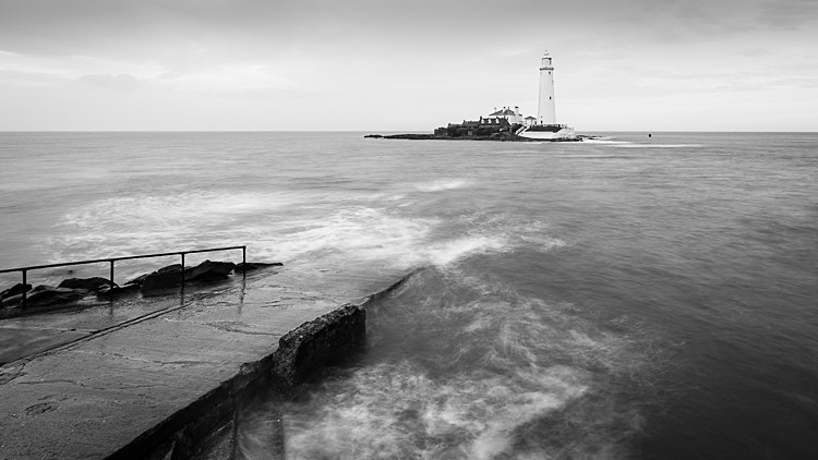 St Mary's Lighthouse from the jetty (3) - Whitley Bay