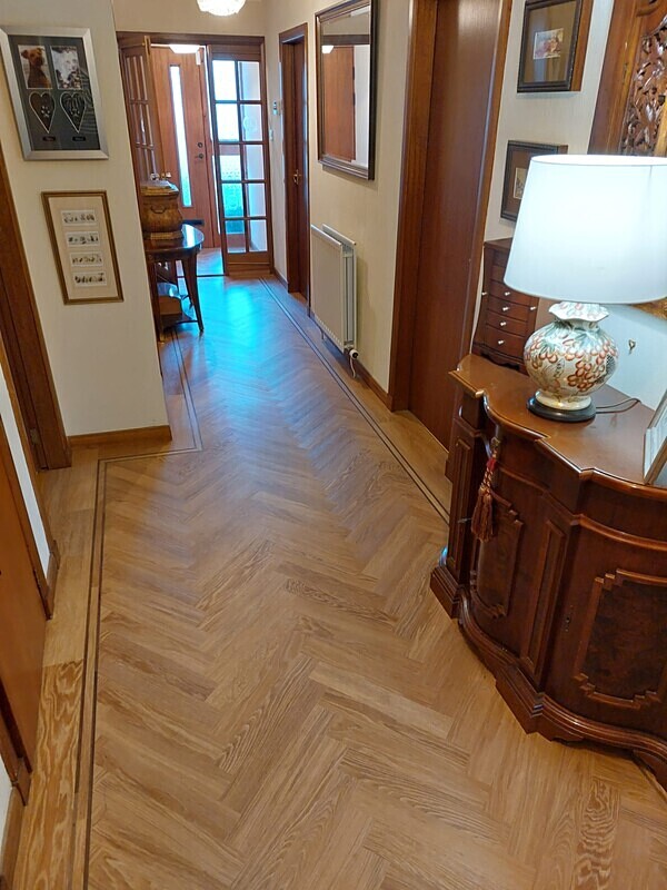 Herring bone effect in SM-KP155 - Karndean woodplank