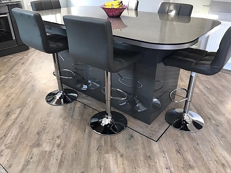 karndean bespoke flooring border