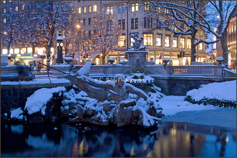 Der Tritonenbrunnen an der Königsallee 1 - Düsseldorf