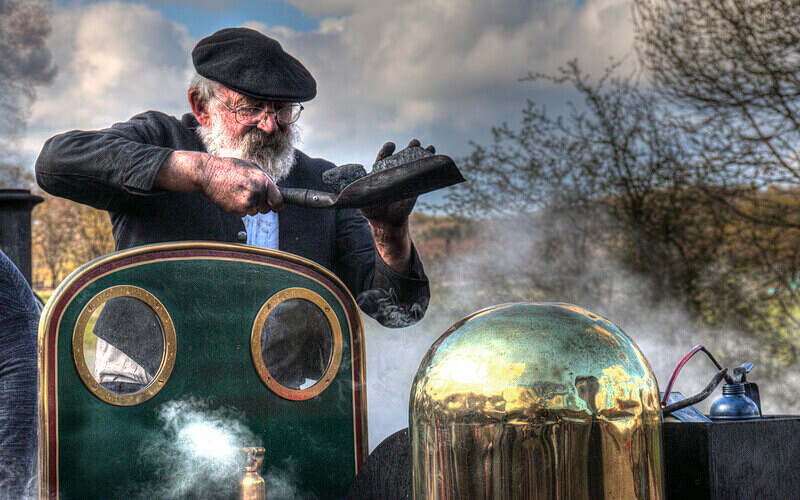 Loading the Coal - Roger Calvert