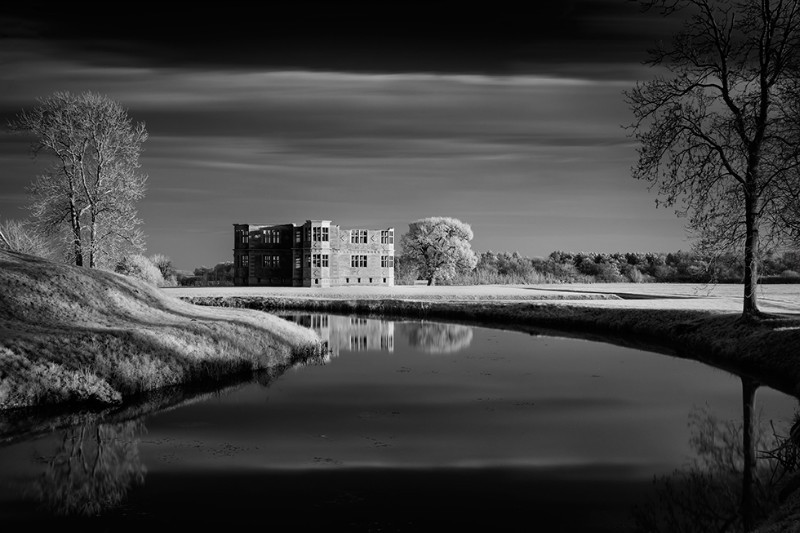 Lyveden - Black & White