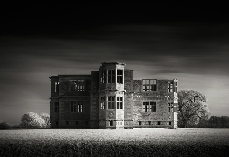 Lyveden sepia - Black & White