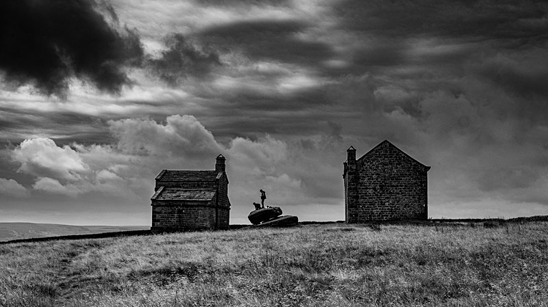 Rocking Hall - Monochrome