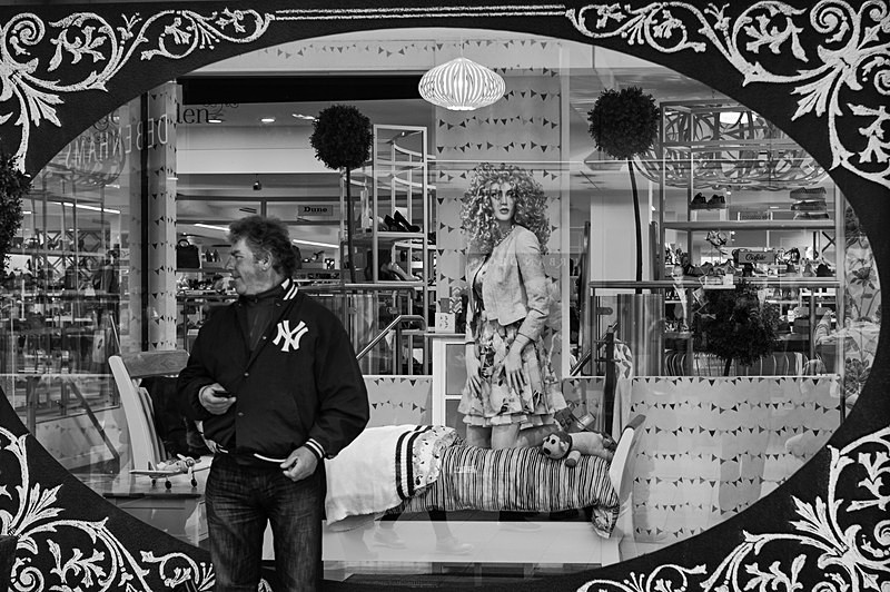 Look this way - STREET ~ B&W
