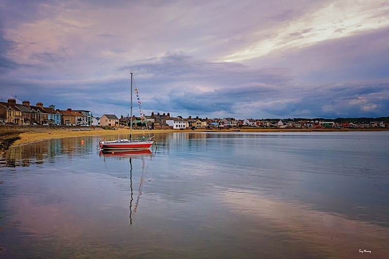 Lonely boat Skerries - Skerries