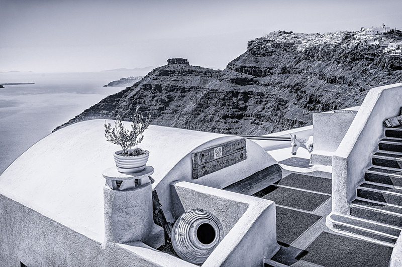 Firostefani B/W : Mark Geddis Photography - Landscape, Portrait & Commercial Photography.