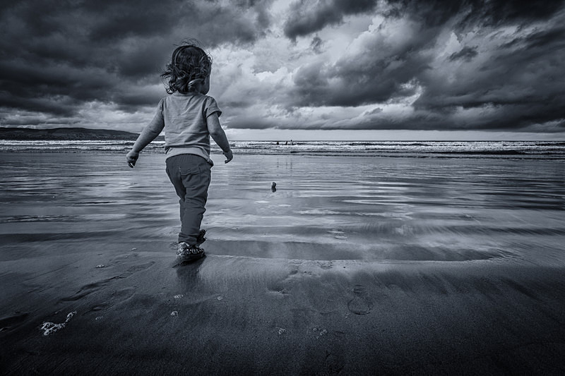 Beachwalker B/W : Mark Geddis Photography - Landscape, Portrait & Commercial Photography.