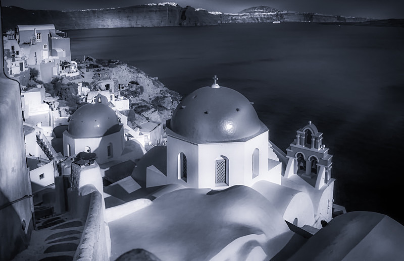 Oia B/W : Mark Geddis Photography - Landscape, Portrait & Commercial Photography.
