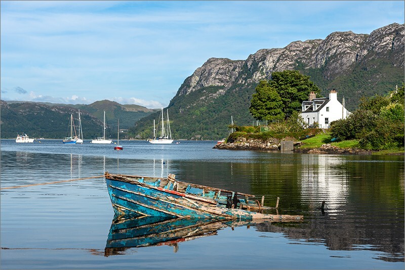 Sunken boat wreck in Ob An Duine bay, Plockton. - Highlands & Islands