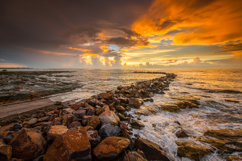 Rockwall sunset - Darwin Foreshore