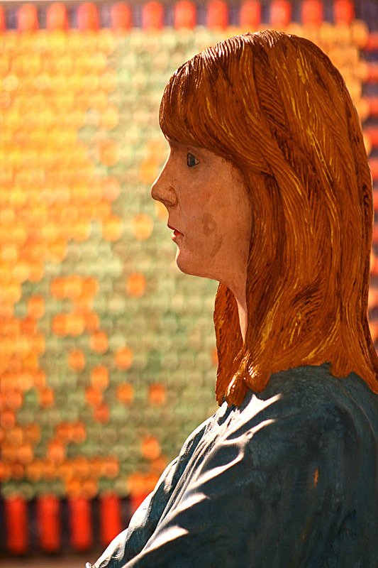 FIGURE IN GREEN SKIRT PROFILE - Figures