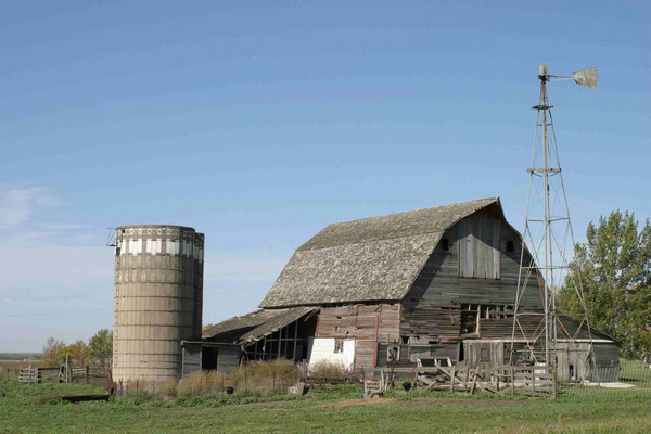 South Dakota Barn - Barns & Remnants