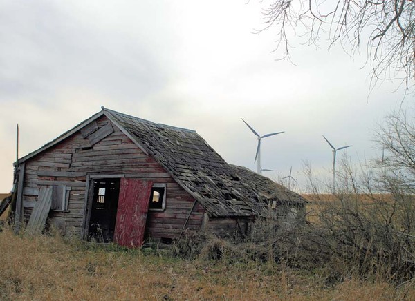 Turbines meet Prairie - Barns & Remnants