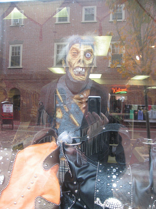 Welcome (Salem) - Halloween