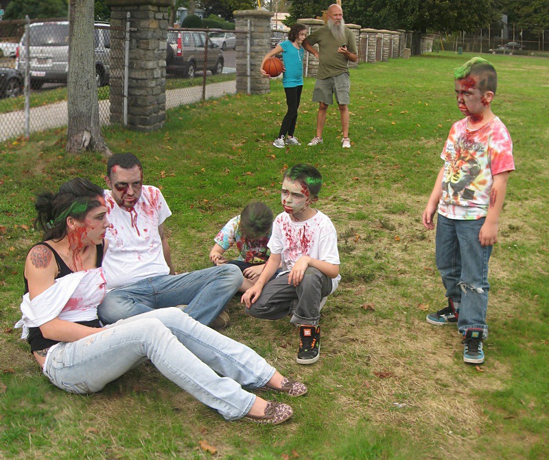 The miserable family, Salem  - detail (Salem Zombie Parade) - Halloween