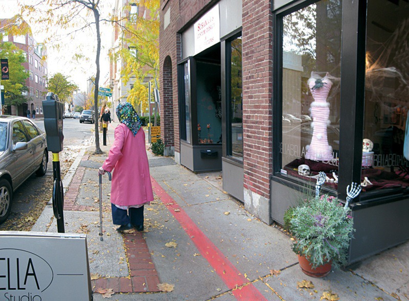 Bella, Salem - Halloween