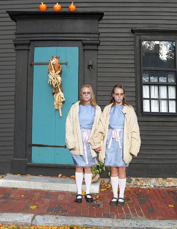 Sisiters Salem - detail (near the House of the Seven Gables) - Halloween