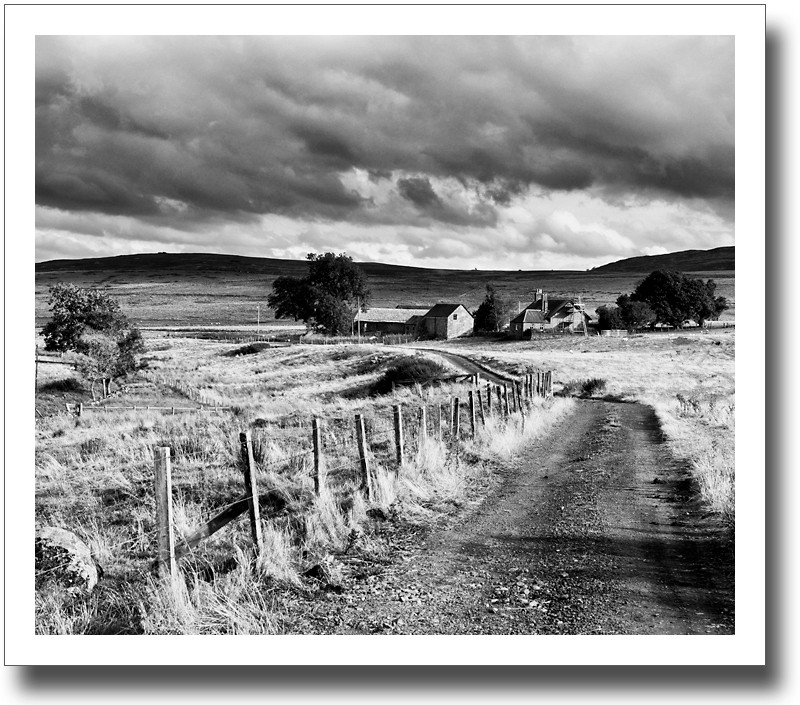 Approaching Middleton ♦ PERTHSHIRE