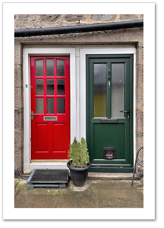 2 Red 1 Green ♦ FOOTDEE