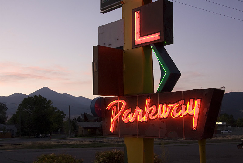 Parkway Motel, Livingston - American Icons