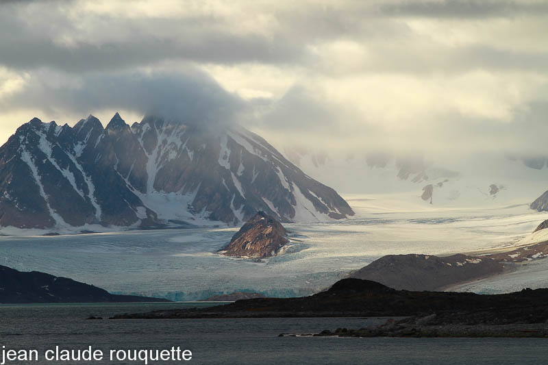 Huge glacier on the west coast . - Svalbard et Norvège 2011
