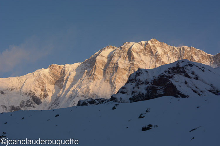 The first sunlight on the top of Annapurna 1 - Annapurna conservation area (Népal 2014)