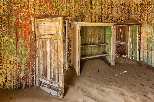 Bookshelf, Kolmanskop - Namibia