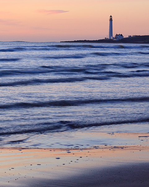 Morning light, Scurdie Ness, Montrose - Lighthouses of Scotland