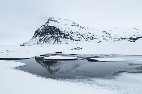 Mountain and pool reflection - Iceland winter