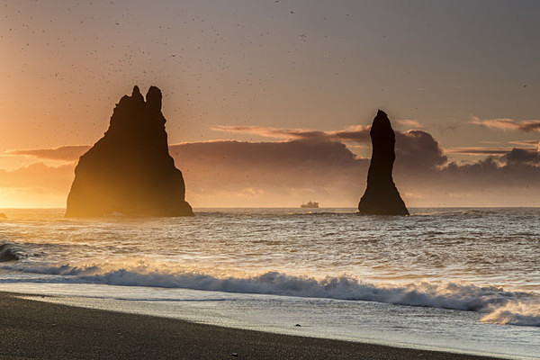 Sunrise, Reynisdrangar stacks - Iceland winter