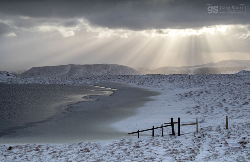 Frozen lines, Llyn y Fign - Snowdonia images