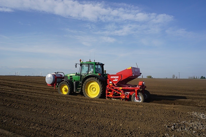 JD 8370 + AVR Tiller + JD 6830 + Grimme Potato Planter photo - Nick Wigdahl