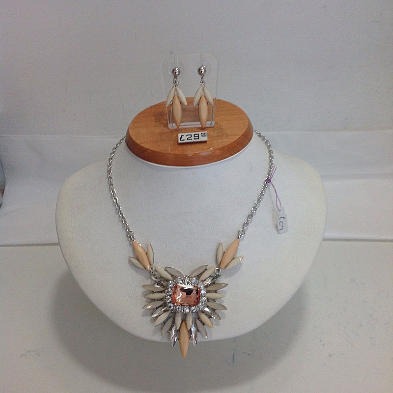 Set 48 - Fashion Jewellery    All sets £29.00