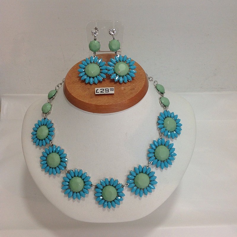 Set 37 - Fashion Jewellery    All sets £29.00