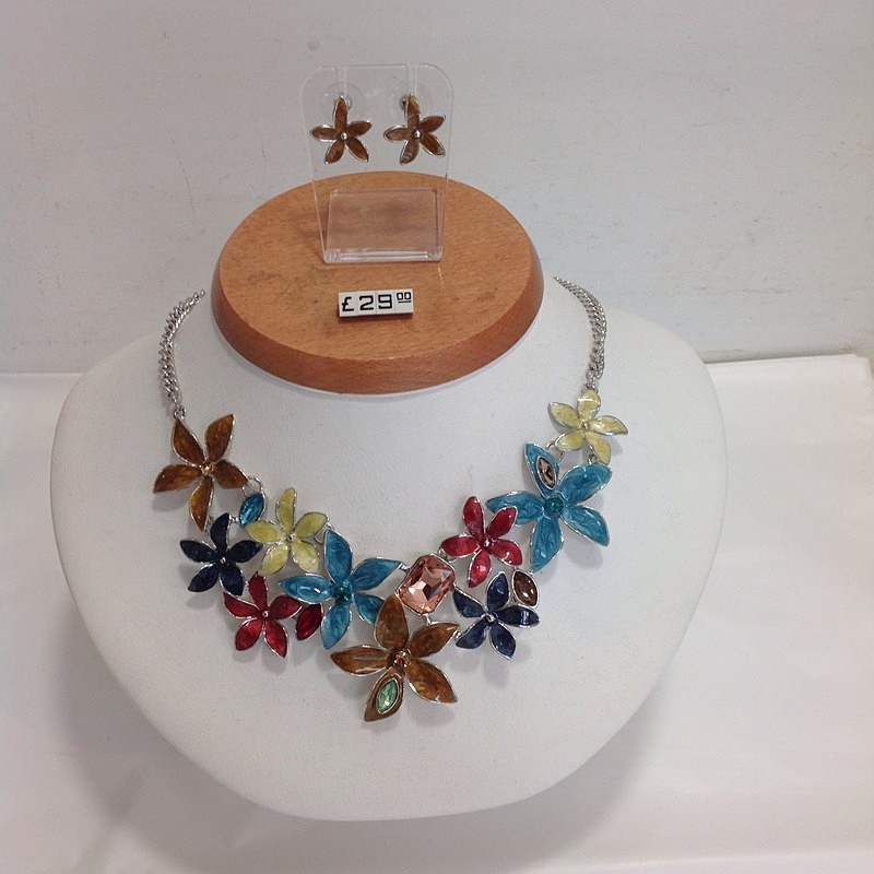 Set 46 - Fashion Jewellery    All sets £29.00