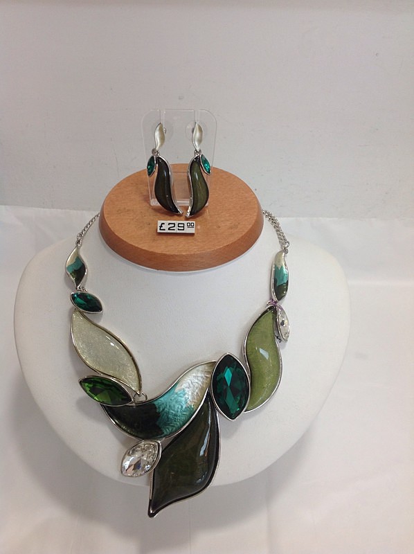 Set 6 - Fashion Jewellery    All sets £29.00