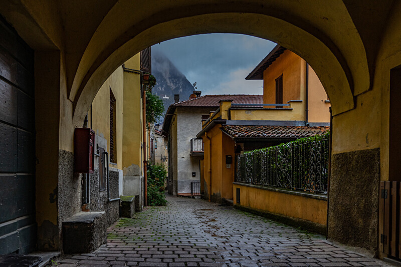 Under the arch - Lake Como