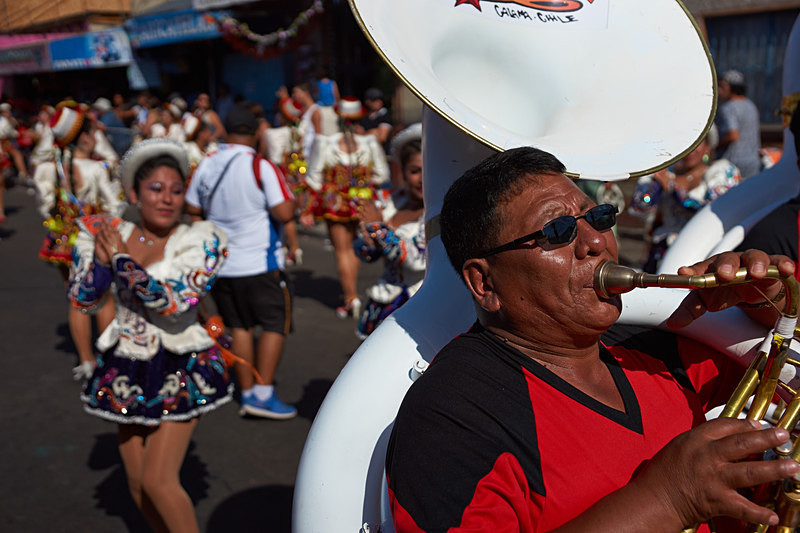 Caporales dance group and accompanying band - Carnaval Andino Con La Fuerza Del Sol - Arica