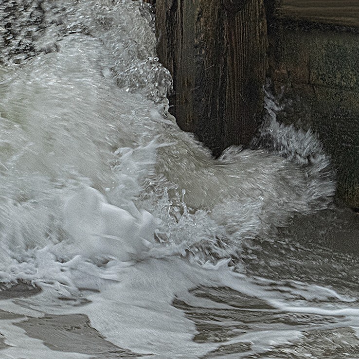 Breaking waves - Water