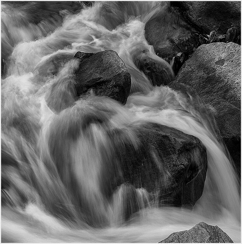Mountain stream - Monochrome