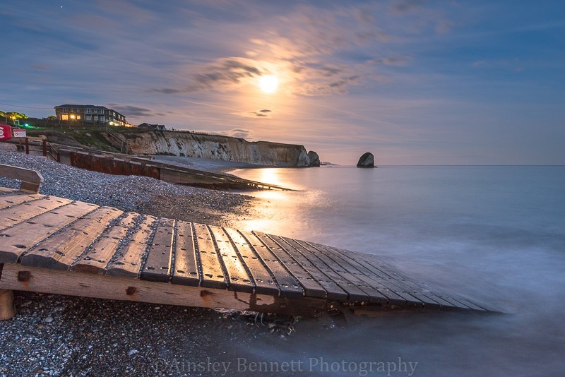 ab366 Freshwater bay moonrise - Compton and Freshwater
