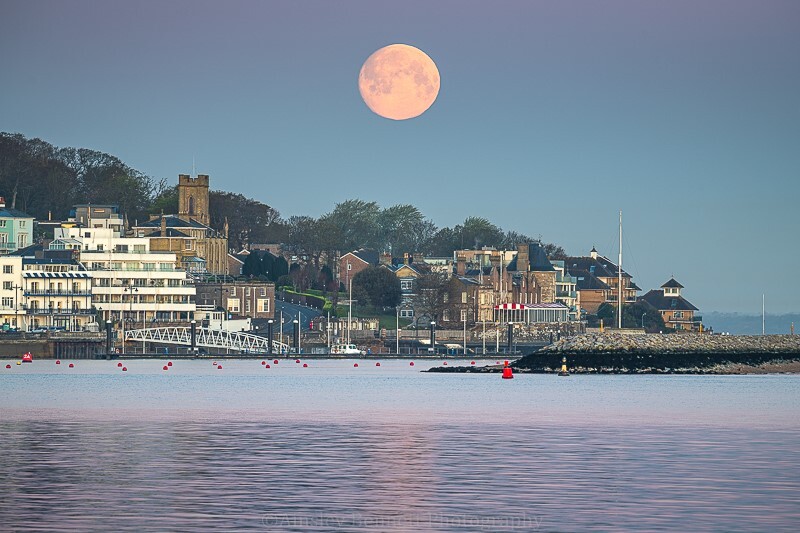 ab597 April Moon over Cowes - Totland to Cowes