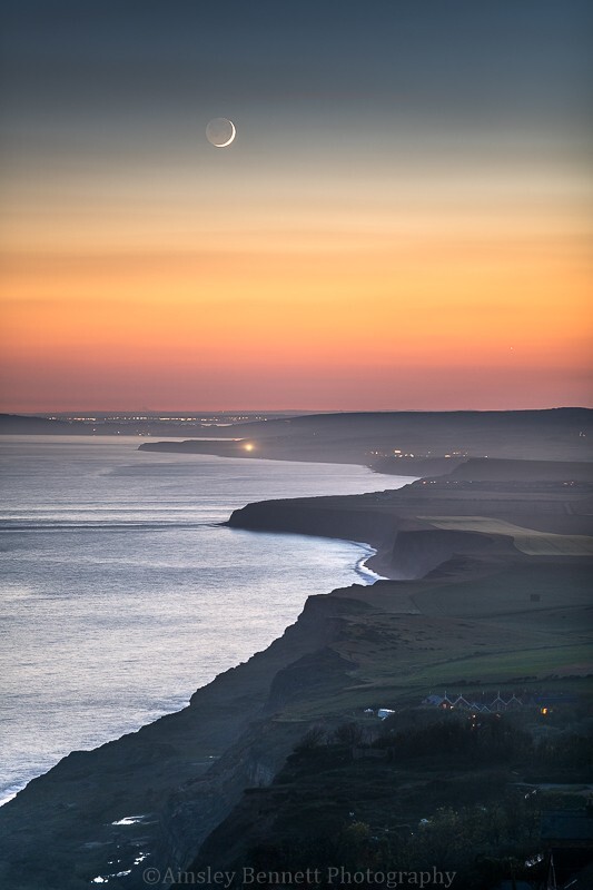 ab630 The Crescent Moon and Venus over West Wight - Latest Images
