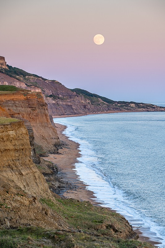 ab650 Moonrsie over Chale Bay - Latest Images