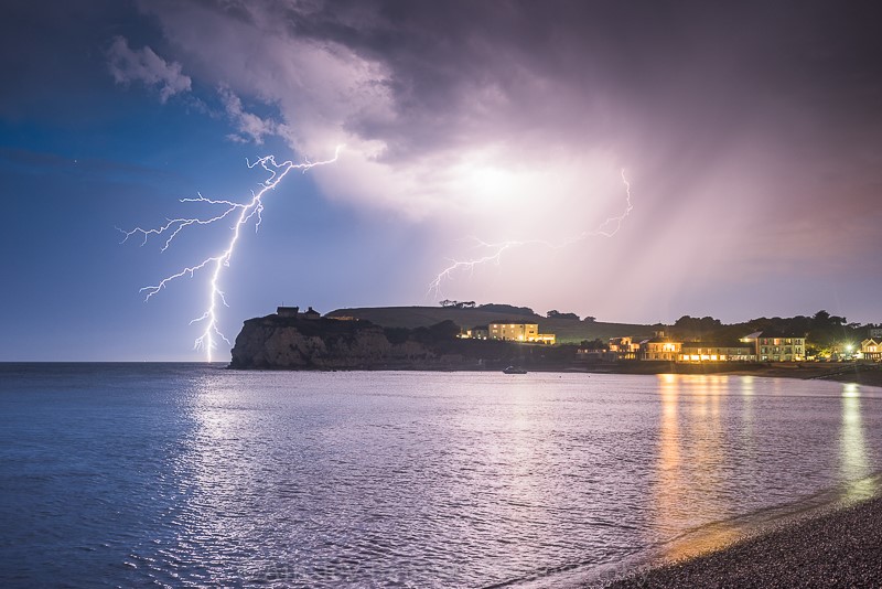 ab403 Freshwater bay storms - The Isle of Wight by night